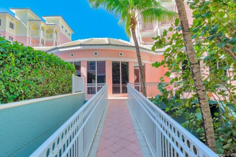 Снять в аренду таунхаус в Дирфилд-Бич, Флорида 3 спальни, 216.18м2, № 2033411 - фото 12