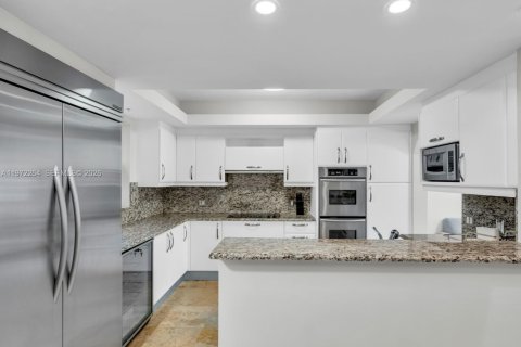 Снять в аренду таунхаус в Дирфилд-Бич, Флорида 3 спальни, 216.18м2, № 2033411 - фото 29