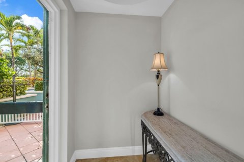 Снять в аренду таунхаус в Дирфилд-Бич, Флорида 3 спальни, 216.18м2, № 2033411 - фото 16