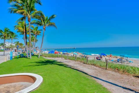 Снять в аренду таунхаус в Дирфилд-Бич, Флорида 3 спальни, 216.18м2, № 2033411 - фото 14