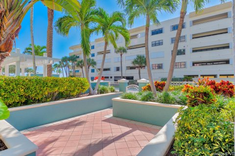 Снять в аренду таунхаус в Дирфилд-Бич, Флорида 3 спальни, 216.18м2, № 2033411 - фото 4