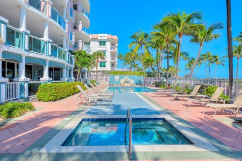 Снять в аренду таунхаус в Дирфилд-Бич, Флорида 3 спальни, 216.18м2, № 2033411 - фото 7