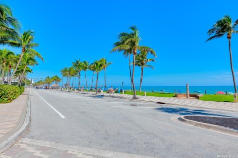 Снять в аренду таунхаус в Дирфилд-Бич, Флорида 3 спальни, 216.18м2, № 2033411 - фото 10