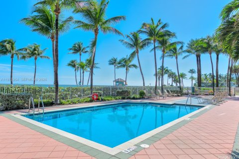 Снять в аренду таунхаус в Дирфилд-Бич, Флорида 3 спальни, 216.18м2, № 2033411 - фото 6