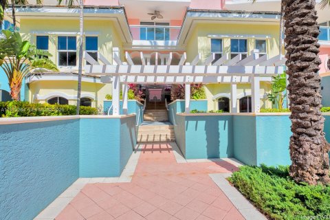 Снять в аренду таунхаус в Дирфилд-Бич, Флорида 3 спальни, 216.18м2, № 2033411 - фото 9