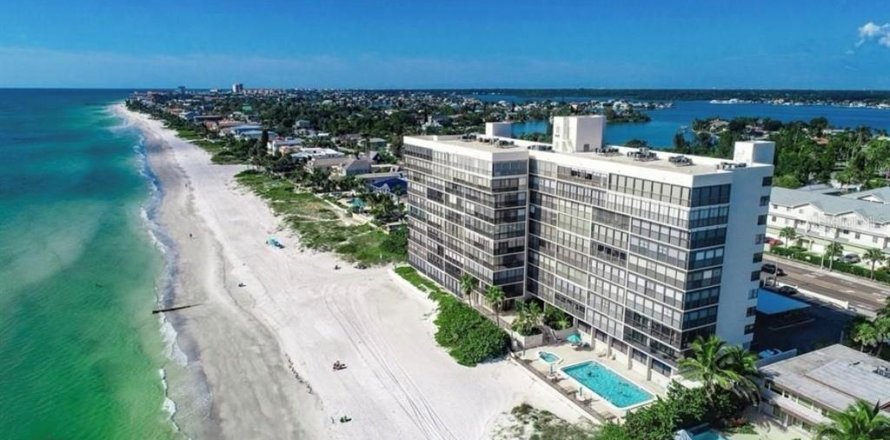 Condominio en Madeira Beach, Florida, 2 dormitorios  № 1757538