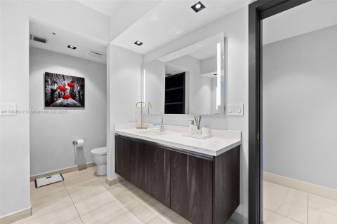 Condo in Fort Lauderdale, Florida, 3 bedrooms  № 1951460 - photo 17