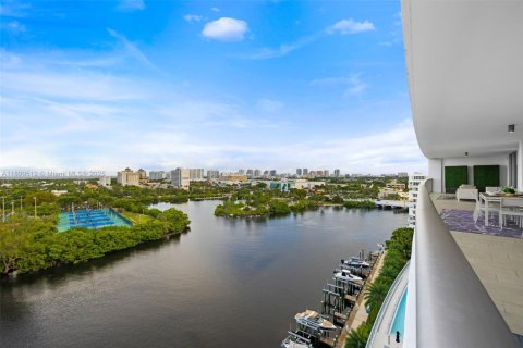Condo in Fort Lauderdale, Florida, 3 bedrooms  № 1951460 - photo 28