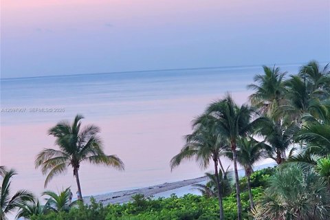 Condo in Hollywood, Florida, 1 bedroom  № 2392367 - photo 30
