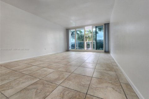 Condo in Hollywood, Florida, 1 bedroom  № 2392367 - photo 9