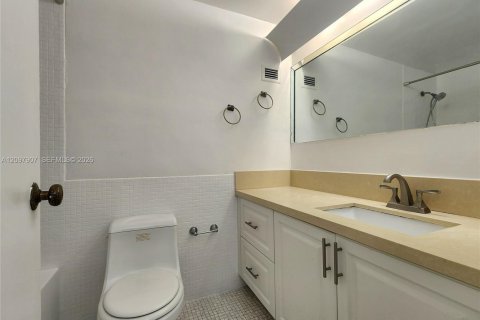 Condo in Hollywood, Florida, 1 bedroom  № 2392367 - photo 12