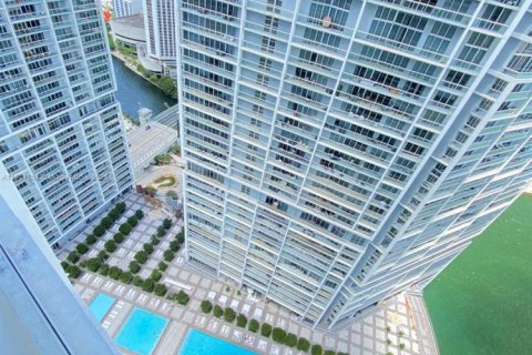 Condo in Miami, Florida, 1 bedroom  № 1968103 - photo 5