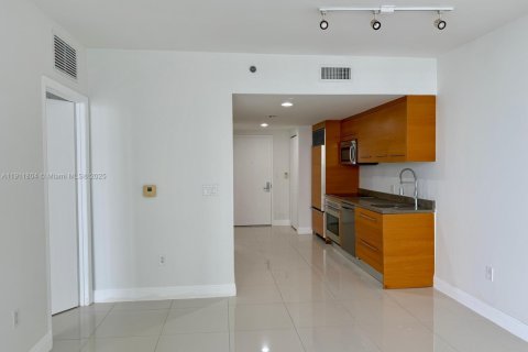 Condo in Miami, Florida, 1 bedroom  № 1968103 - photo 8