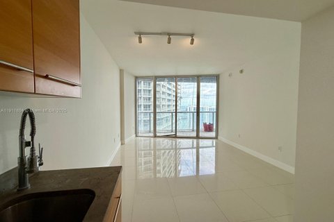 Condo in Miami, Florida, 1 bedroom  № 1968103 - photo 9