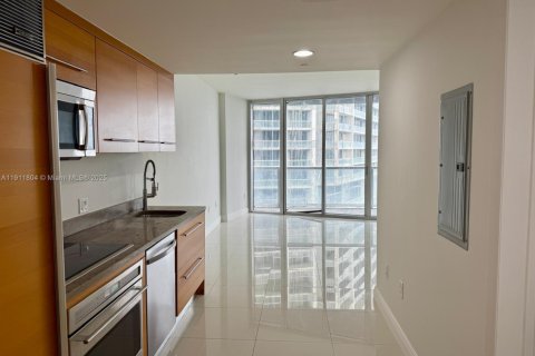 Condo in Miami, Florida, 1 bedroom  № 1968103 - photo 6