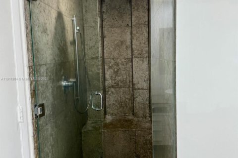 Condo in Miami, Florida, 1 bedroom  № 1968103 - photo 12