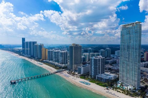 Condo in Sunny Isles Beach, Florida, 3 bedrooms  № 1959904 - photo 2