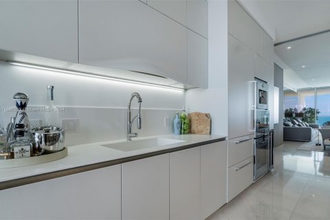 Condo in Sunny Isles Beach, Florida, 3 bedrooms  № 1959904 - photo 12