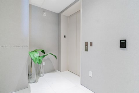 Condo in Sunny Isles Beach, Florida, 3 bedrooms  № 1959904 - photo 9