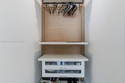 Condo in Sunny Isles Beach, Florida, 3 bedrooms  № 1959904 - photo 29