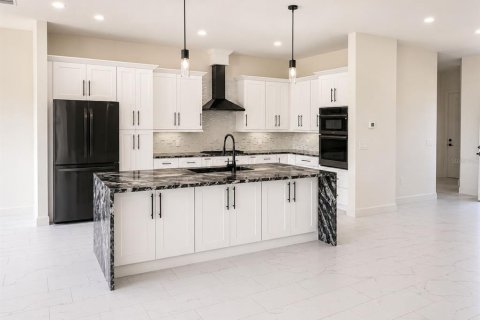 House in Tavares, Florida 5 bedrooms, 279.64 sq.m. № 2210029 - photo 4