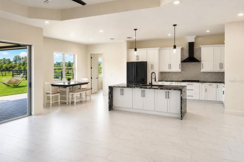House in Tavares, Florida 5 bedrooms, 279.64 sq.m. № 2210029 - photo 3