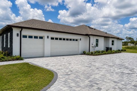 House in Tavares, Florida 5 bedrooms, 279.64 sq.m. № 2210029 - photo 2