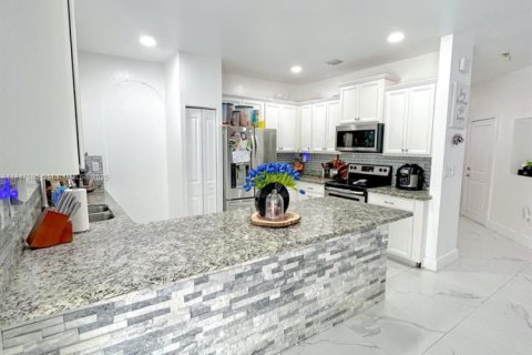 Casa en venta en Homestead, Florida, 4 dormitorios, 221.11 m2 № 1936284 - foto 28