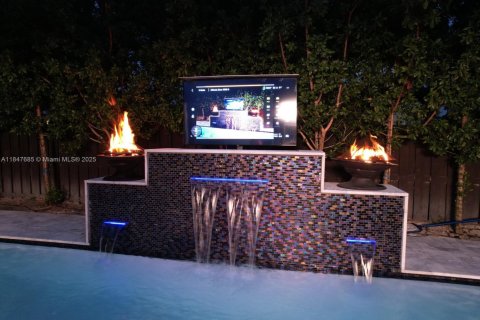 Casa en venta en Homestead, Florida, 4 dormitorios, 221.11 m2 № 1936284 - foto 4