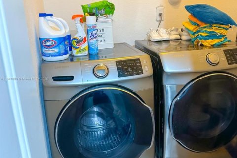 Casa en venta en Homestead, Florida, 4 dormitorios, 221.11 m2 № 1936284 - foto 14