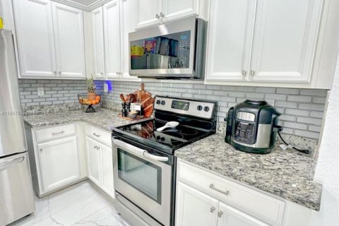 Casa en venta en Homestead, Florida, 4 dormitorios, 221.11 m2 № 1936284 - foto 13