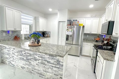 Casa en venta en Homestead, Florida, 4 dormitorios, 221.11 m2 № 1936284 - foto 12