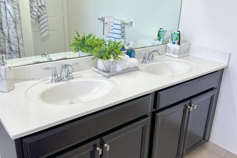 Casa en venta en Homestead, Florida, 4 dormitorios, 221.11 m2 № 1936284 - foto 16