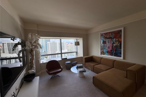 Condo in Miami, Florida, 1 bedroom  № 2016464 - photo 2
