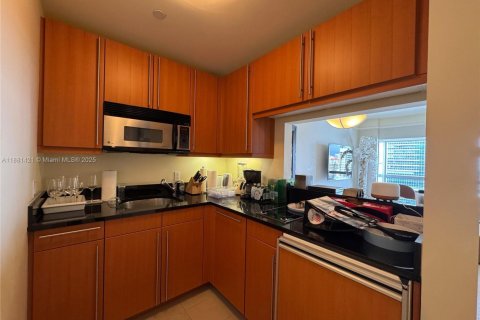 Condo in Miami, Florida, 1 bedroom  № 2016464 - photo 6