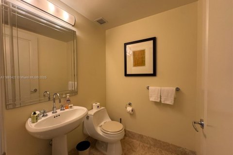 Condo in Miami, Florida, 1 bedroom  № 2016464 - photo 8