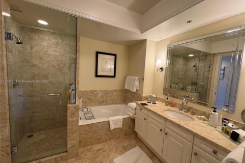 Condo in Miami, Florida, 1 bedroom  № 2016464 - photo 10