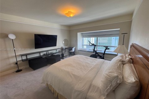 Condo in Miami, Florida, 1 bedroom  № 2016464 - photo 9