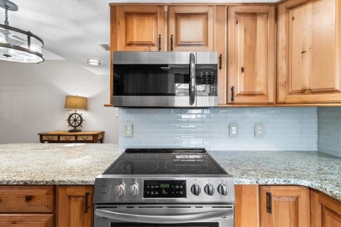 Townhouse in Homosassa, Florida 2 bedrooms, 111.48 sq.m. № 1532068 - photo 16