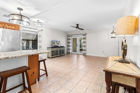 Townhouse in Homosassa, Florida 2 bedrooms, 111.48 sq.m. № 1532068 - photo 12