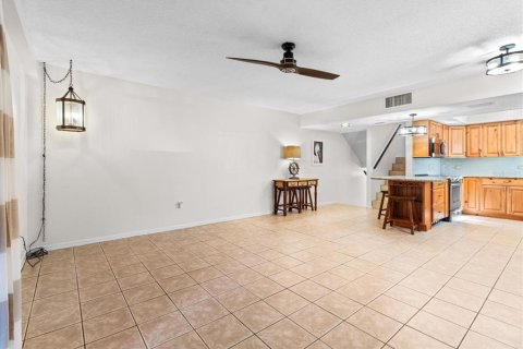 Townhouse in Homosassa, Florida 2 bedrooms, 111.48 sq.m. № 1532068 - photo 13