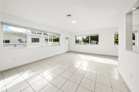 Villa ou maison à louer à North Miami Beach, Floride: 3 chambres, 99.96 m2 № 2168157 - photo 5