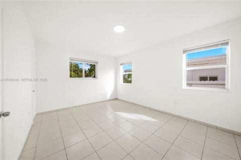 Villa ou maison à louer à North Miami Beach, Floride: 3 chambres, 99.96 m2 № 2168157 - photo 9