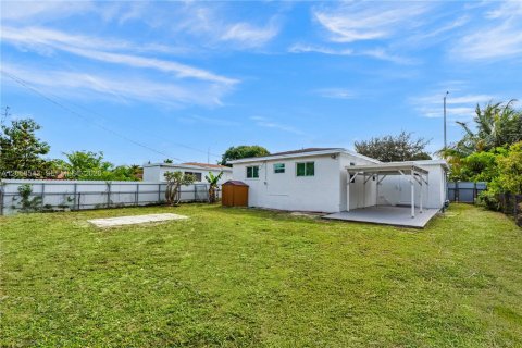 Villa ou maison à louer à North Miami Beach, Floride: 3 chambres, 99.96 m2 № 2168157 - photo 15
