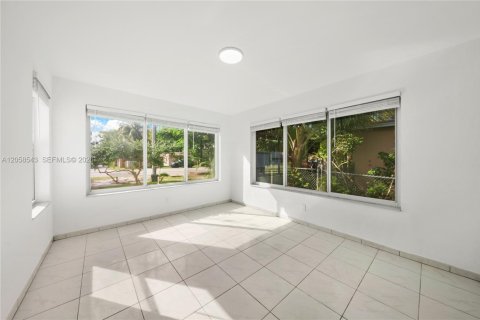 Villa ou maison à louer à North Miami Beach, Floride: 3 chambres, 99.96 m2 № 2168157 - photo 6