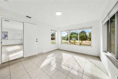 Villa ou maison à louer à North Miami Beach, Floride: 3 chambres, 99.96 m2 № 2168157 - photo 8