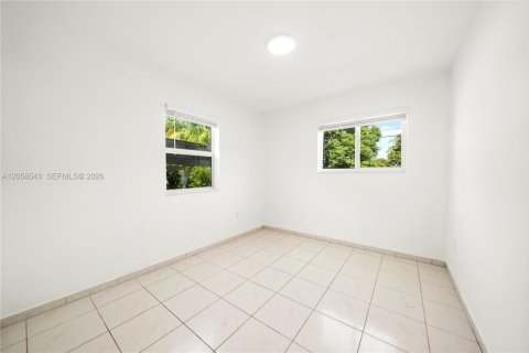 Villa ou maison à louer à North Miami Beach, Floride: 3 chambres, 99.96 m2 № 2168157 - photo 11