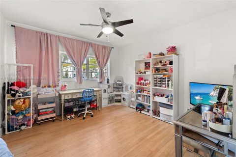 House in Coral Gables, Florida 3 bedrooms, 184.6 sq.m. № 1867183 - photo 14