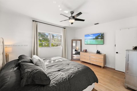House in Coral Gables, Florida 3 bedrooms, 184.6 sq.m. № 1867183 - photo 13