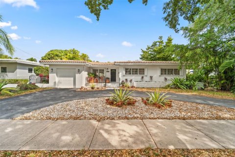 House in Coral Gables, Florida 3 bedrooms, 184.6 sq.m. № 1867183 - photo 2